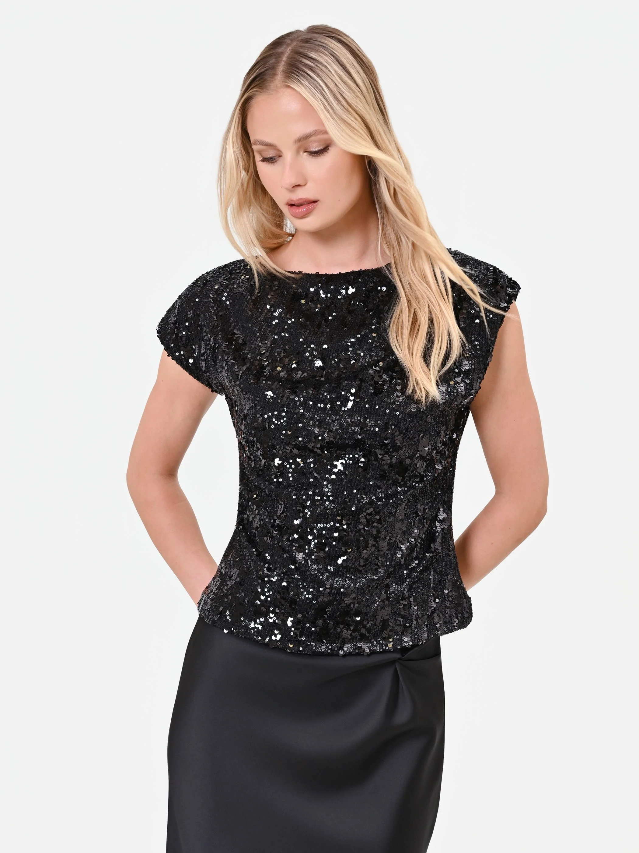 Top nero in paillettes con fondo sfalsato - Image 5