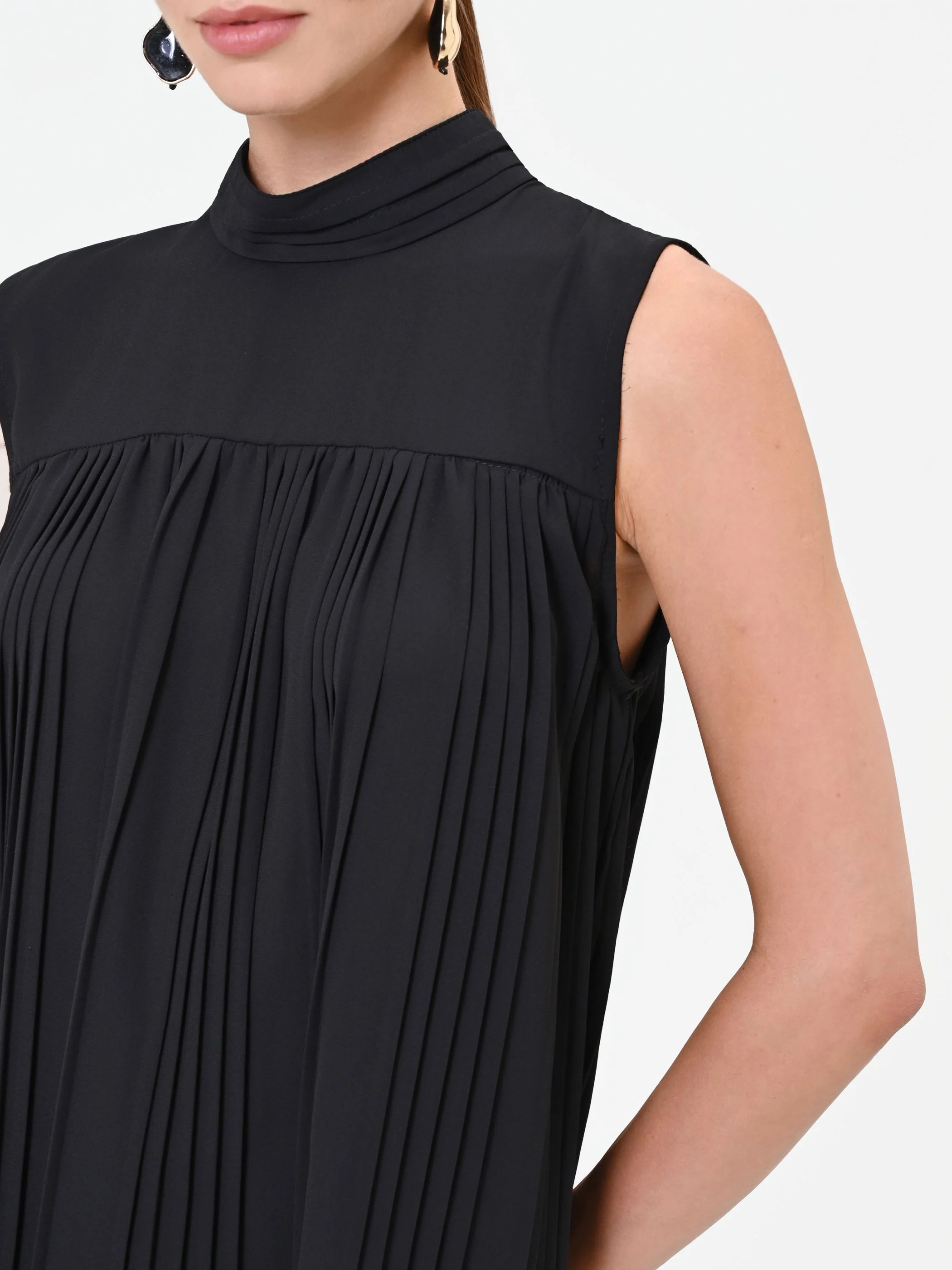 Top smanicato nero con dettaglio plissé - Image 3